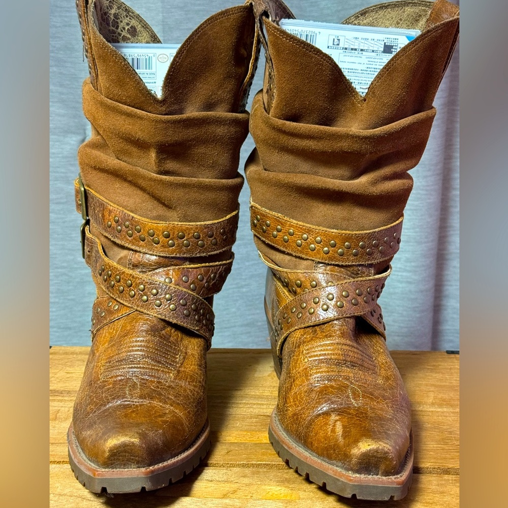Ariat cowgirl boots size 9